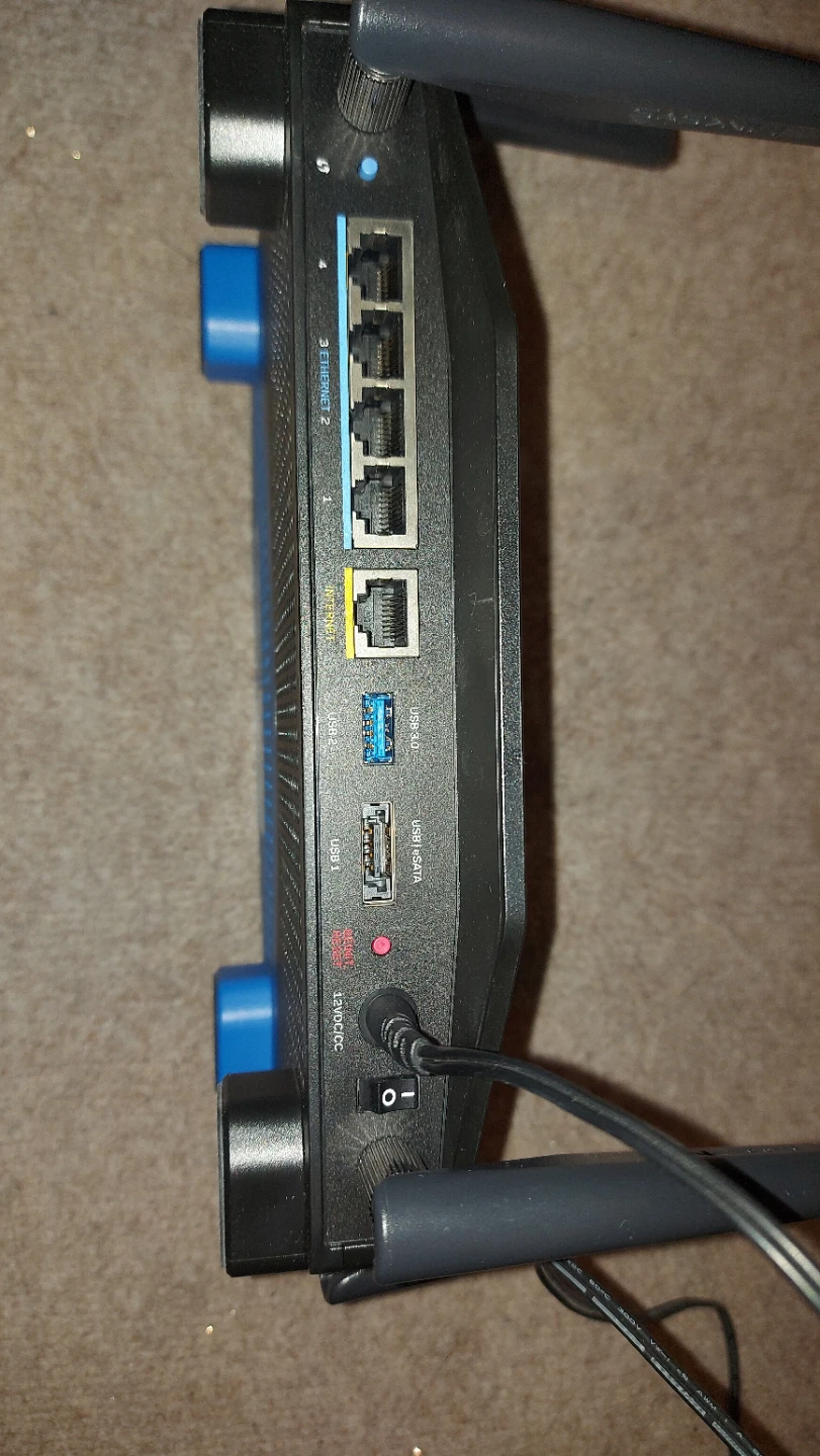 Linksys WRT1900AC Router - photo 4