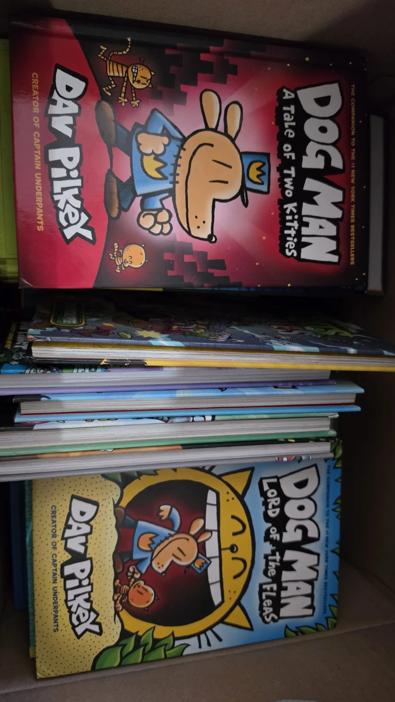16 Dog Man, Diary of a Wimpy Kid, and Plants vs. Zombies Books