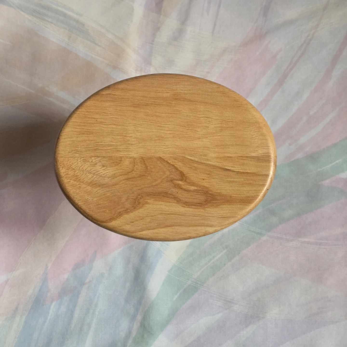Small Wooden Oval Display Stand - photo 2