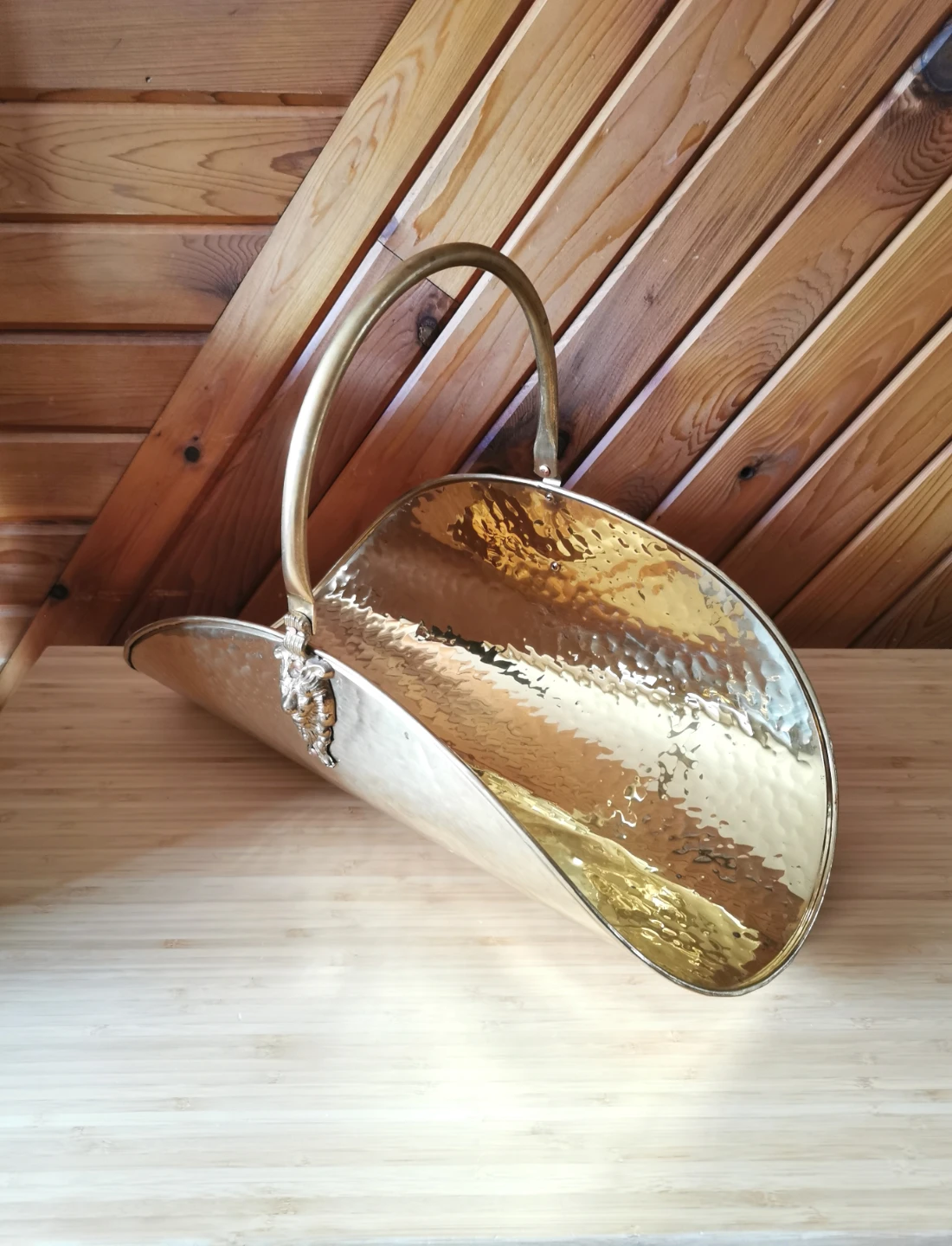 Vintage Brass Finish Log Holder/Magazine Rack with Lion Accents - photo 4