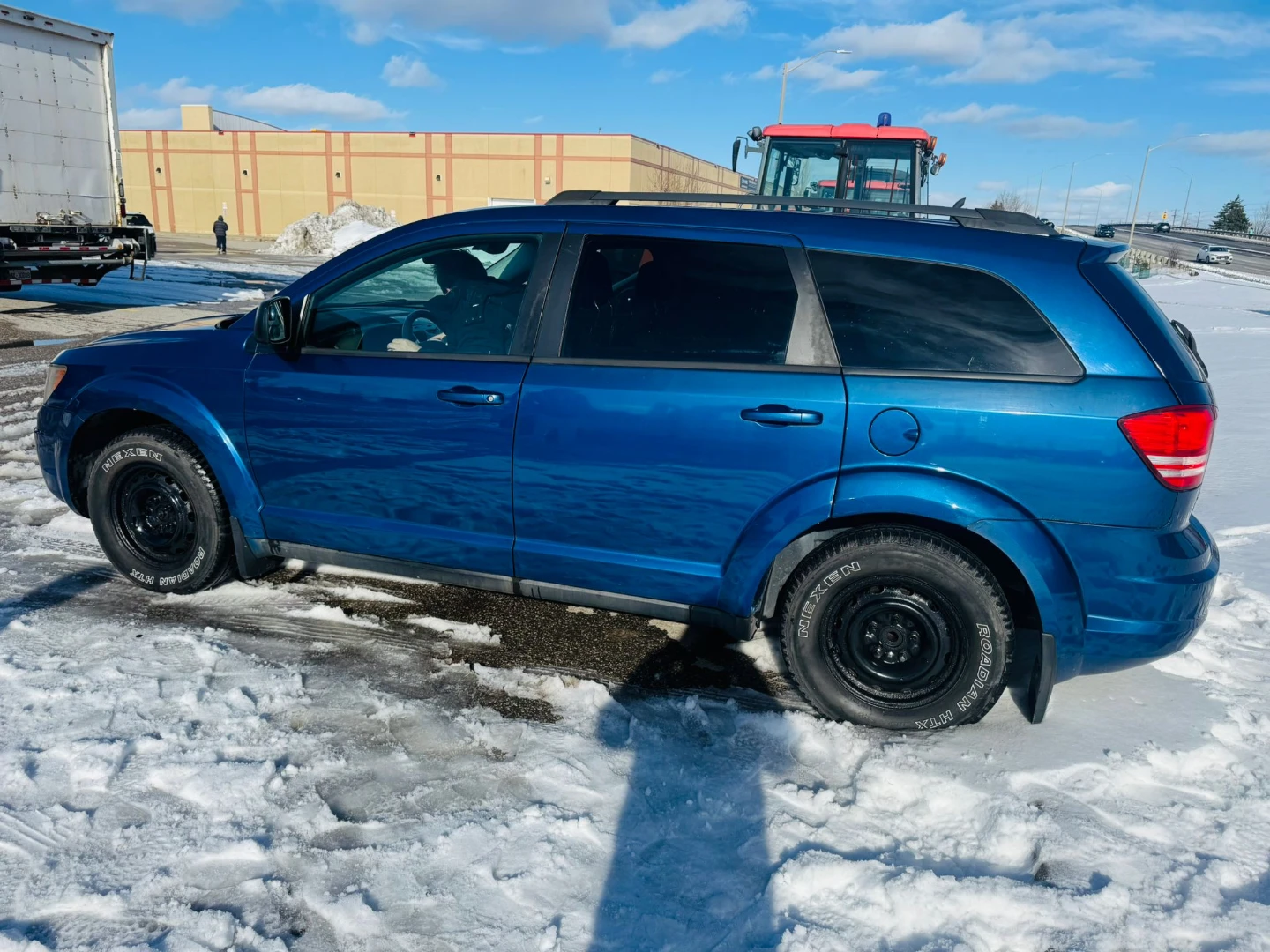 Low km 2010 dodge journey - photo 2
