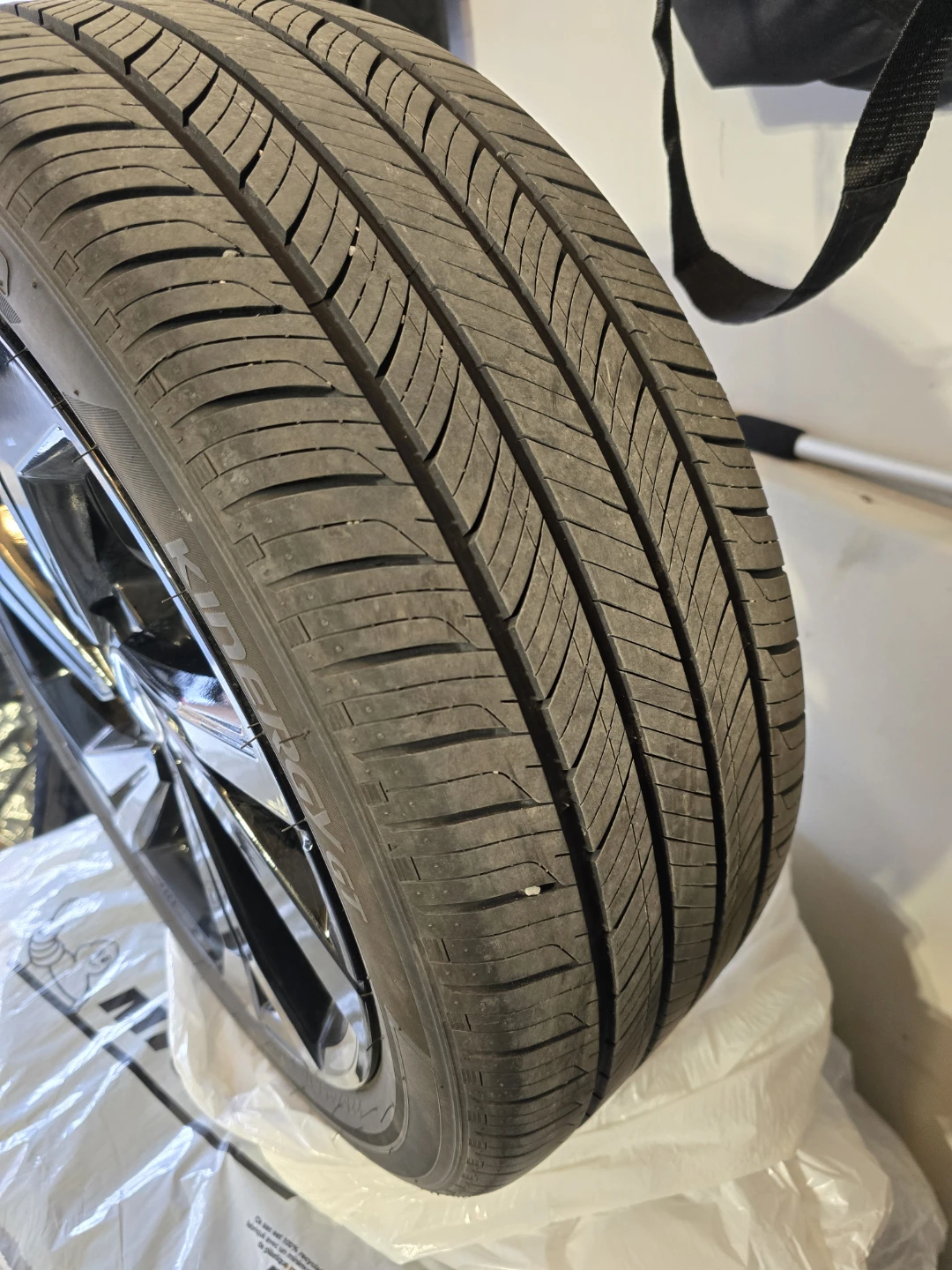 Volkswagen Alloy Wheel with Hankook Tire - photo 5