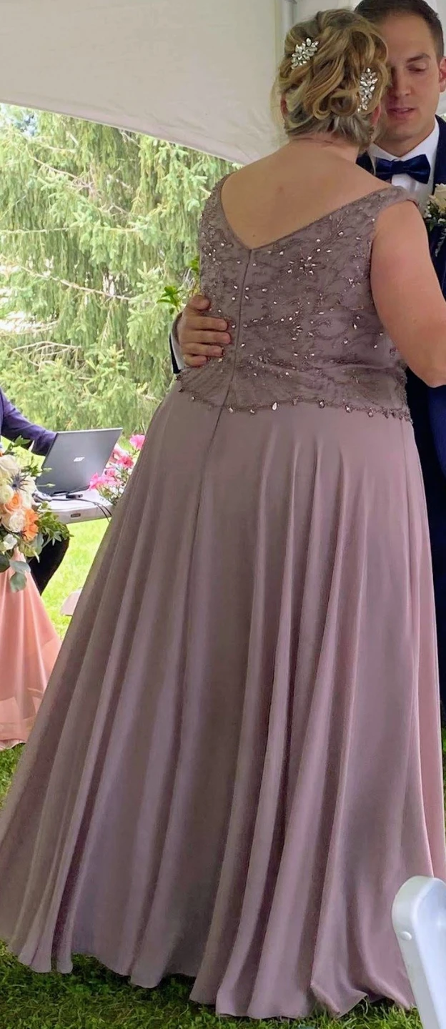 Mother of the Groom Gown – Size 22W (altered to fit 18/20W) - photo 3