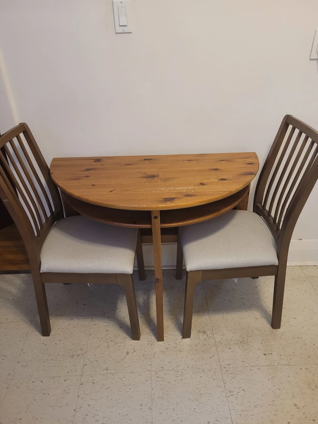 Wooden half circle extendable table with chairs