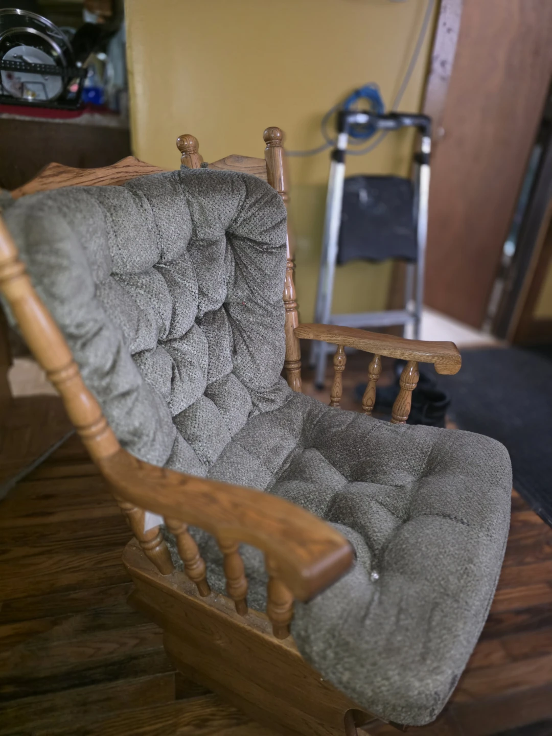 Comfortable Rocking Chair - photo 3