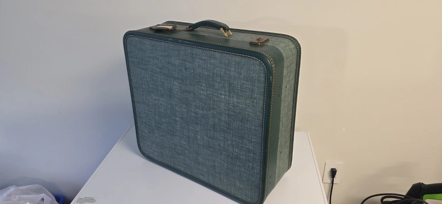 Collection of Vintage Suitcases (will be disposal soon) - photo 3