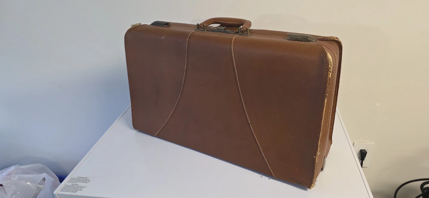 Collection of Vintage Suitcases (will be disposal soon) - photo 5