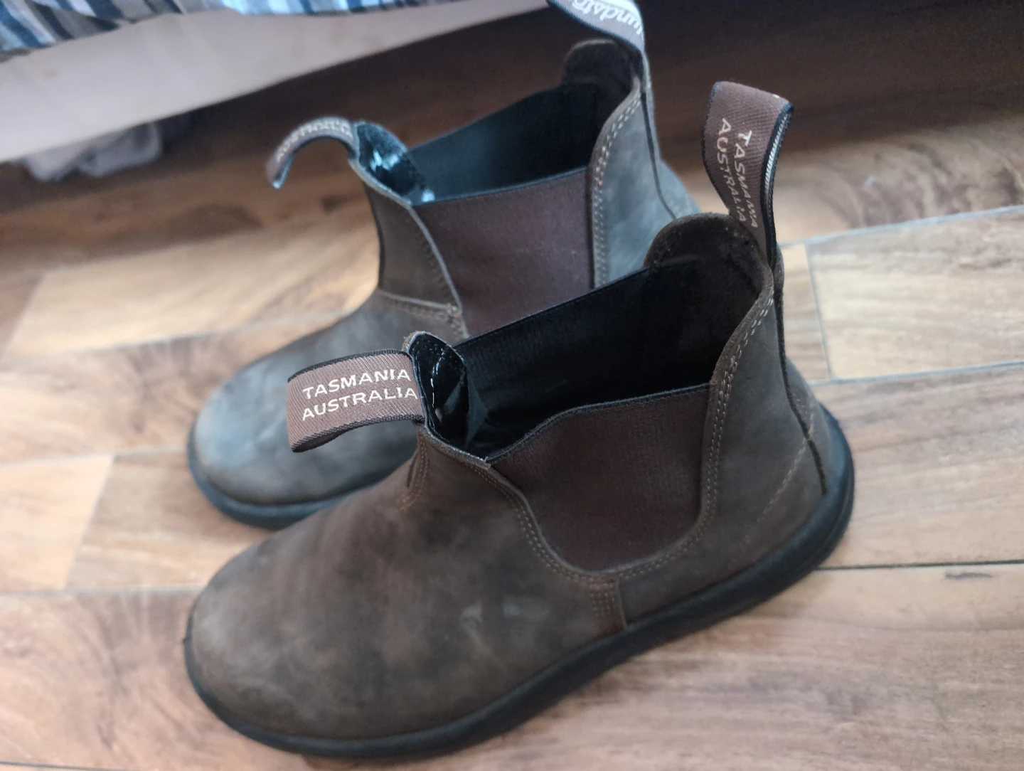 Blundstone Chelsea Boots - Brown Suede - Size 8