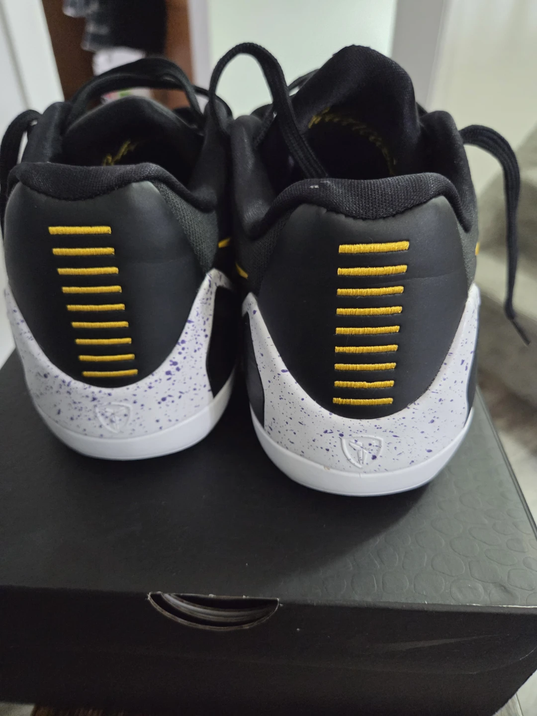 Nike Kobe 9 EM Low Men's Basketball Shoes - photo 3