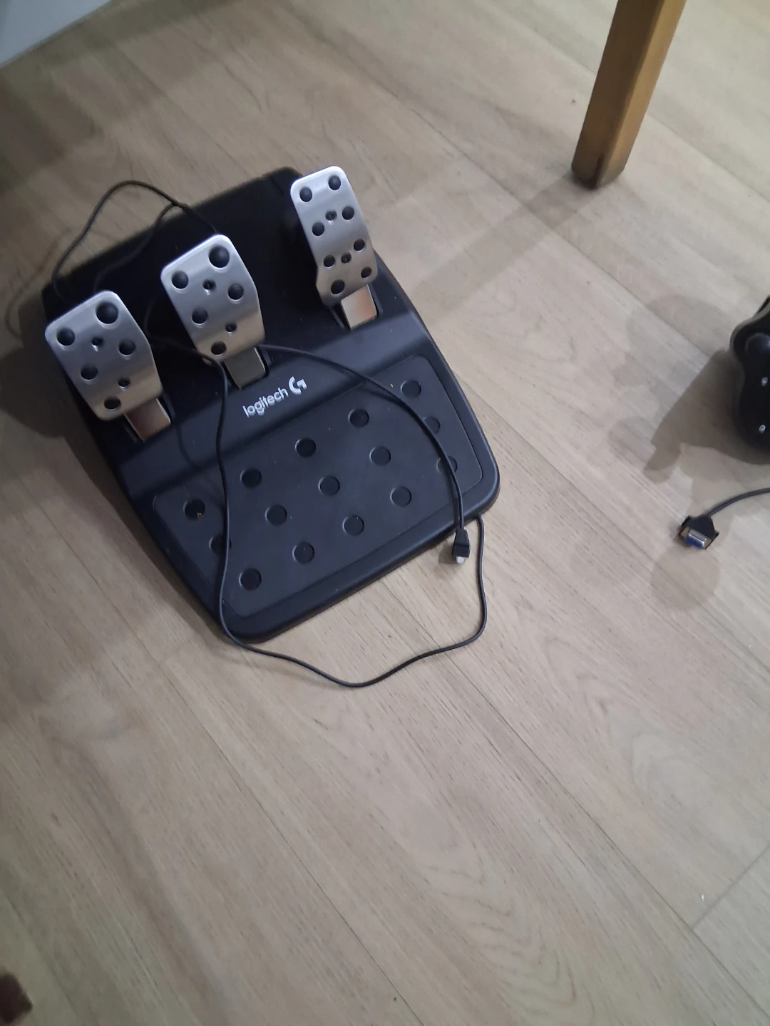 Logitech G920 Driving Force Racing Wheel & Pedals - photo 2