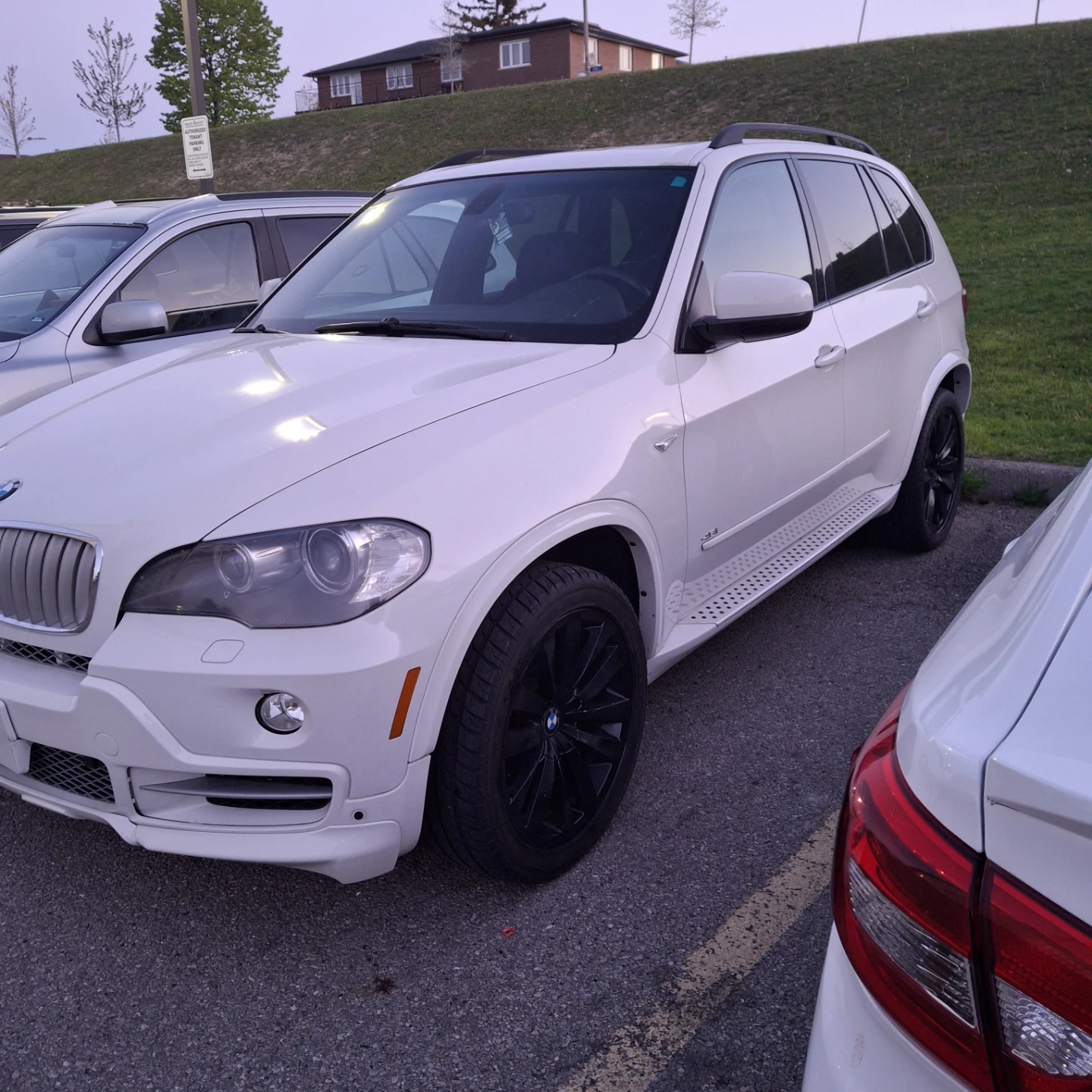 White BMW X5 - photo 2
