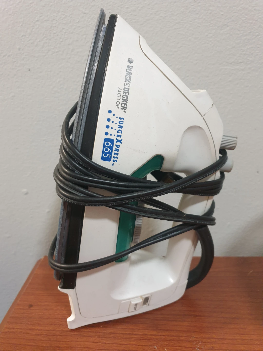 BLACK+DECKER SurgePress 665 Auto Off Iron