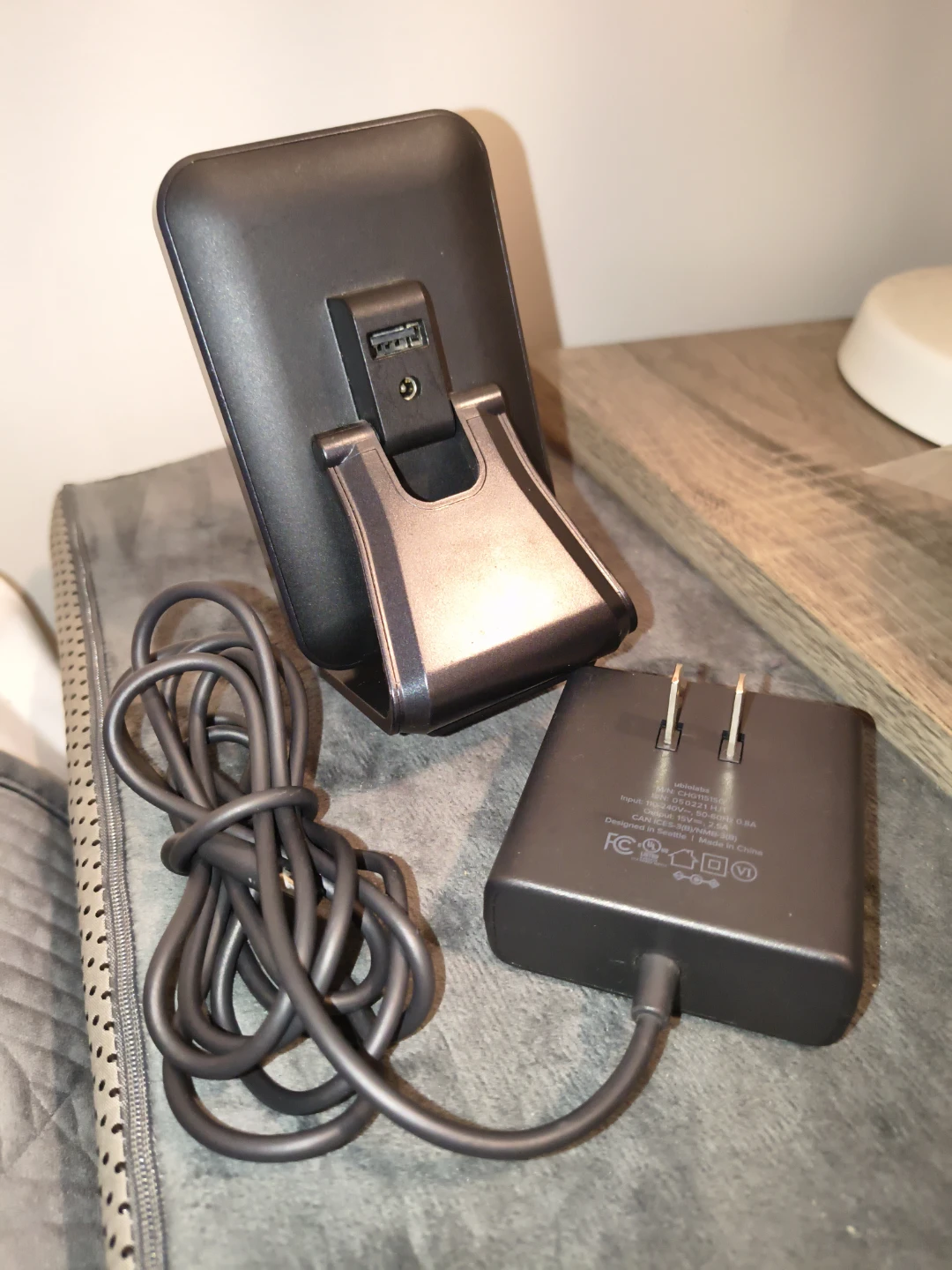 Ubiolabs Wireless Charging Stand with Power Adapter - photo 2