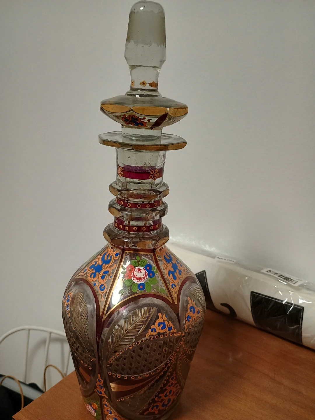 Decorative Glass Decanter with Stopper