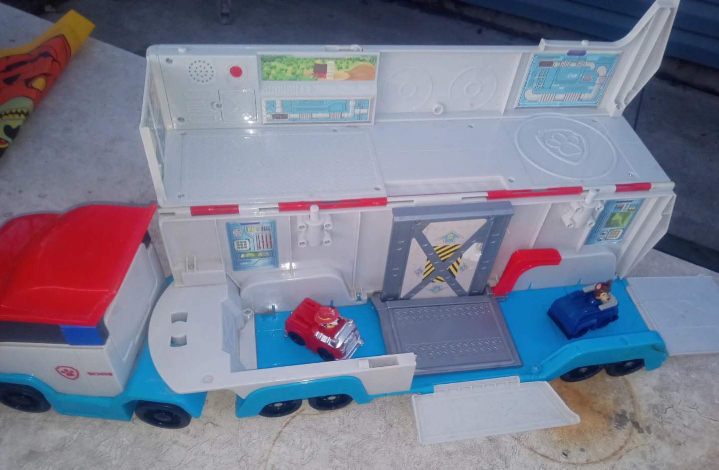 Paw Patrol Transforming Mobile Command Center Playset - photo 3
