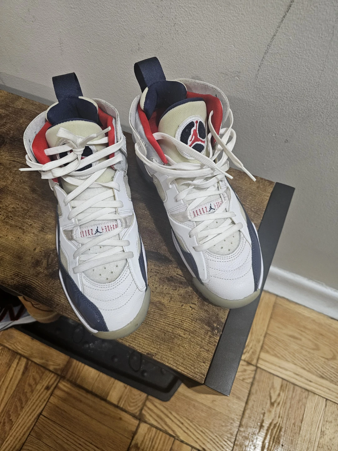 Jordan Sneakers - White/Navy/Red