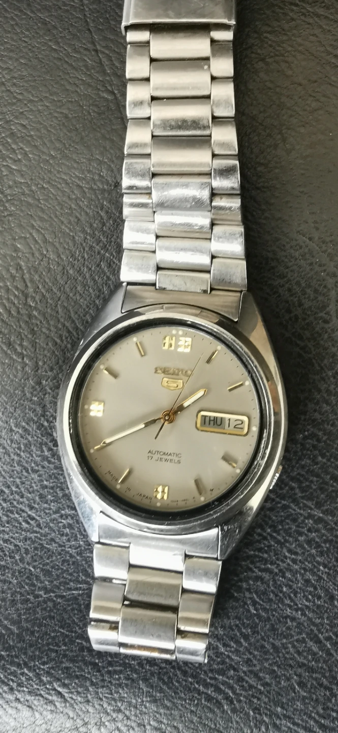 Seiko vintage watch genuine. Mid 1980s