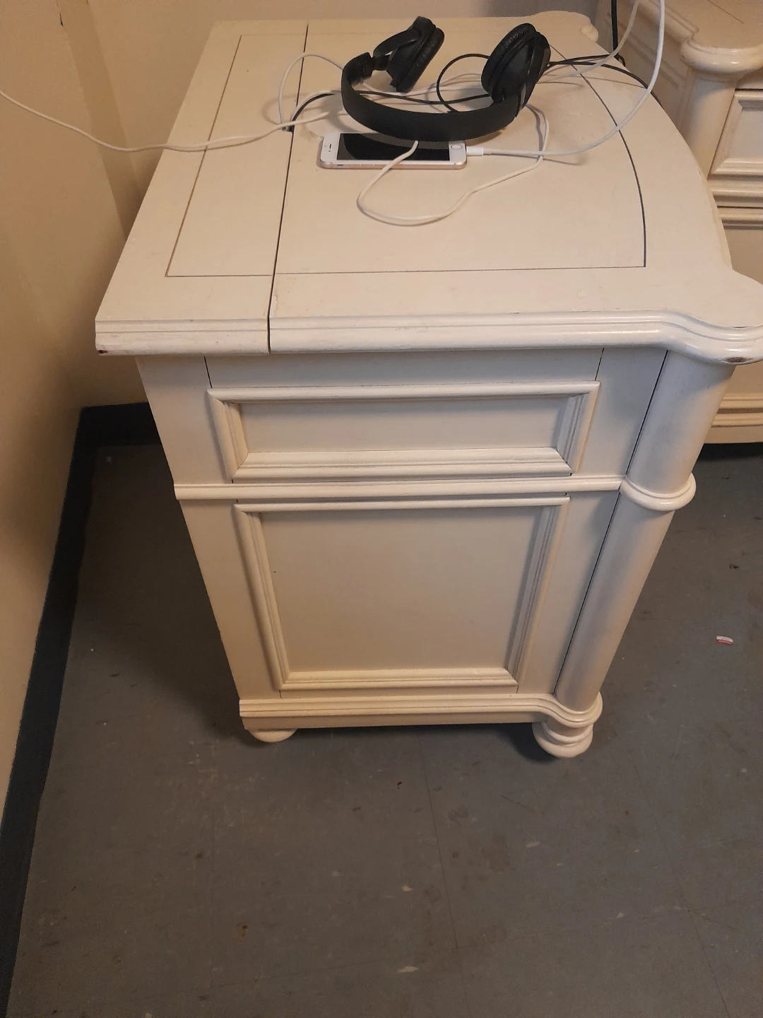 Better Homes and Gardens Nightstand - photo 5