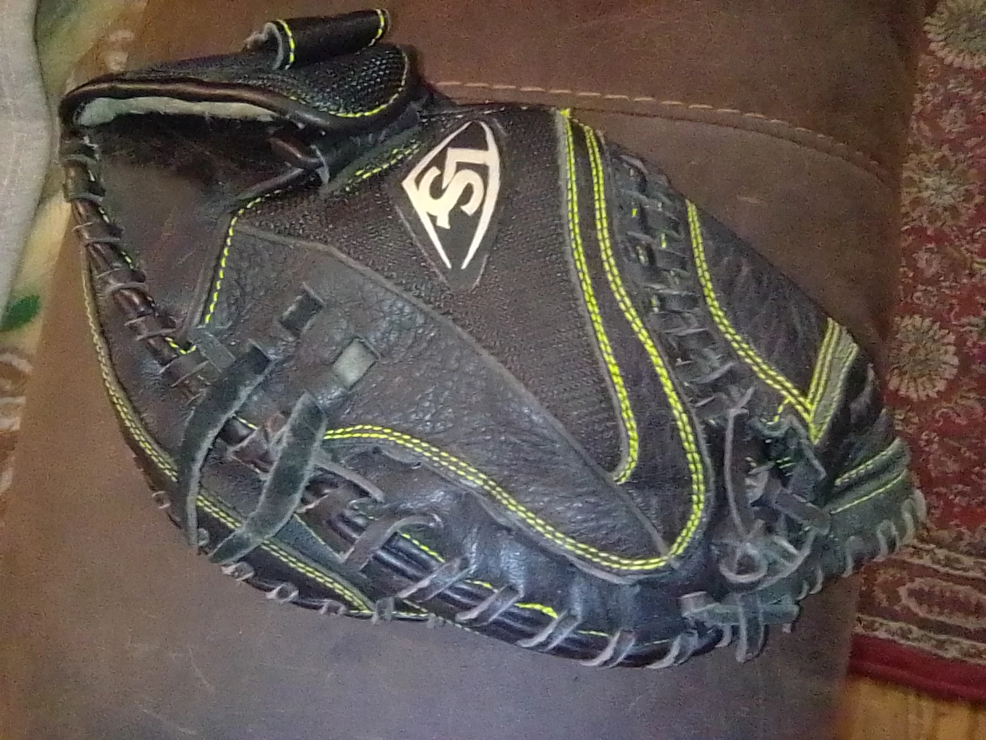 Louisville Slugger Baseball Glove