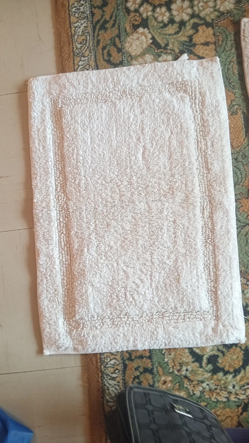 Set of 3 bath mats 100% cotton
