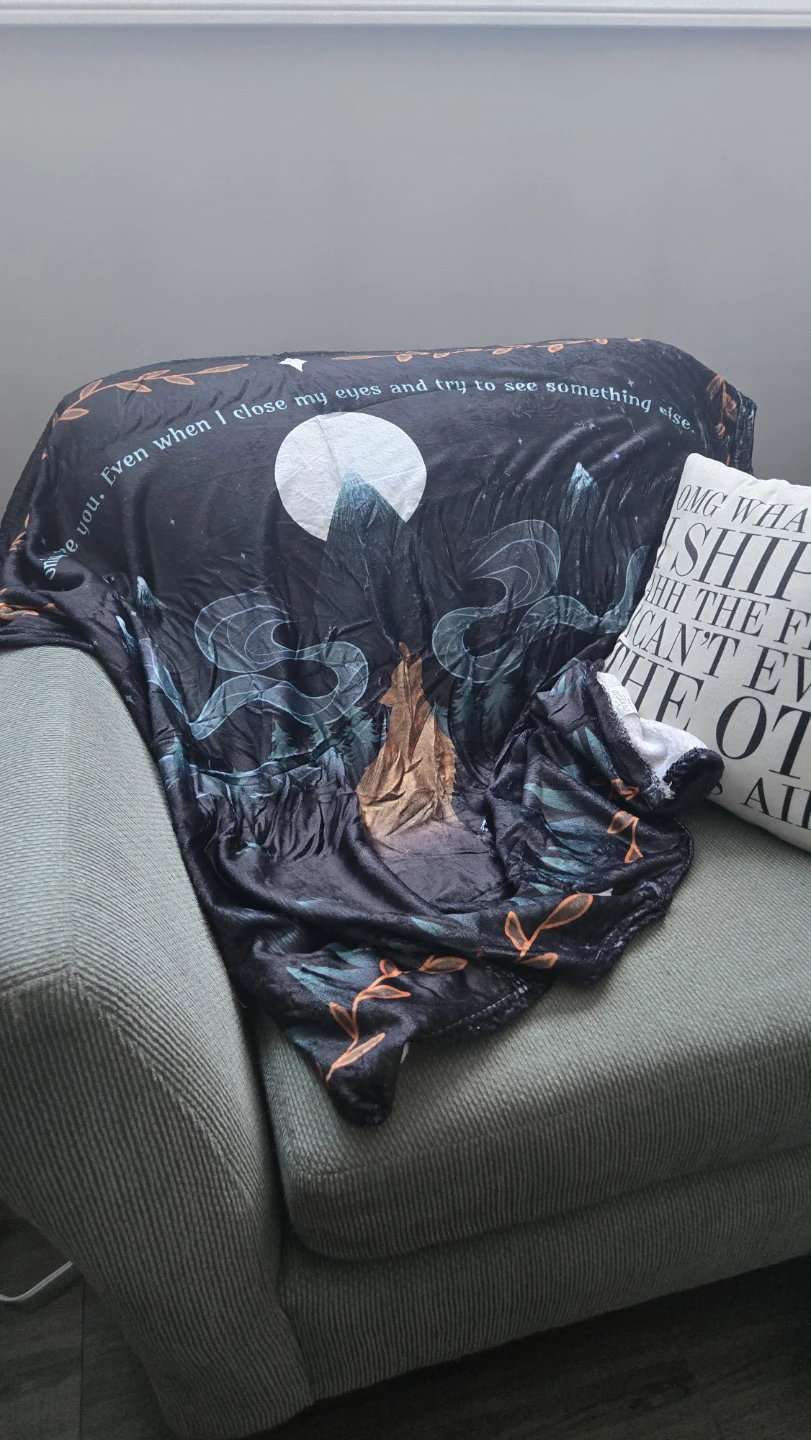 Romantasy Inspired Reading Blanket - photo 3