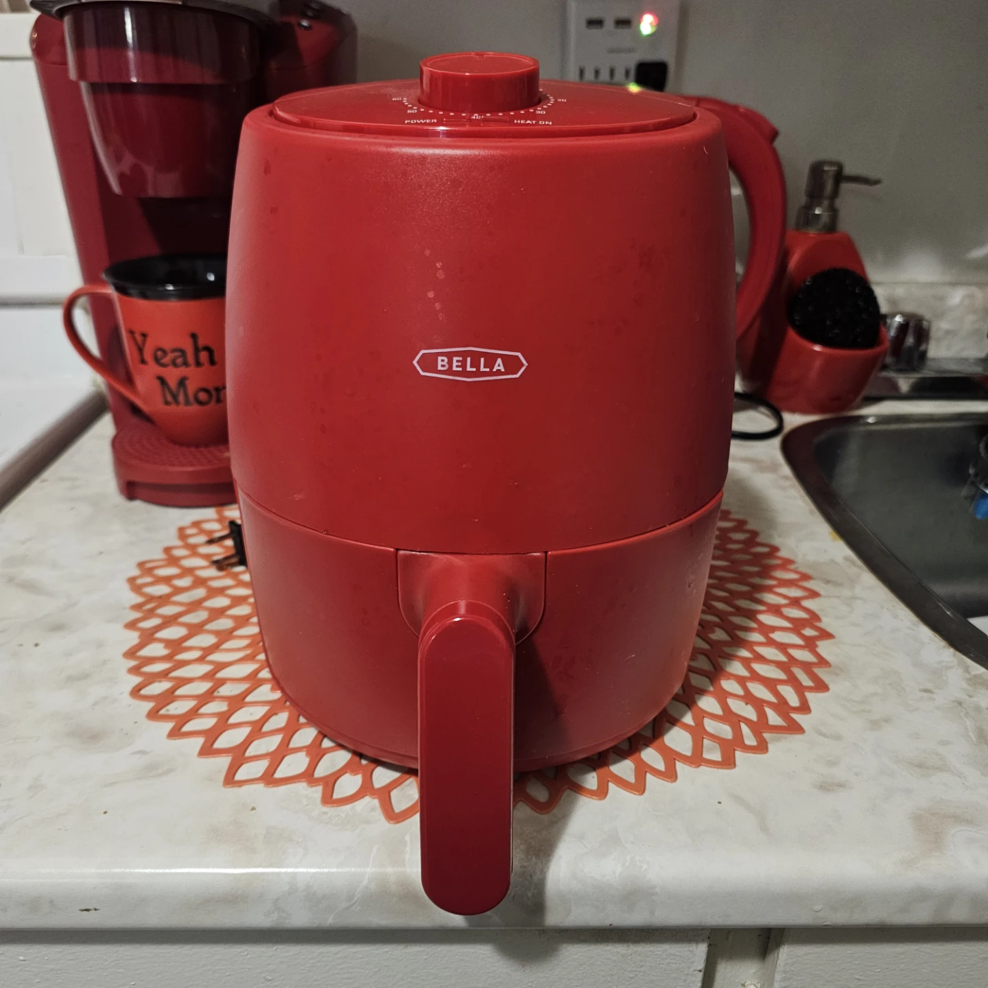 BELLA Red Air Fryer & Liners