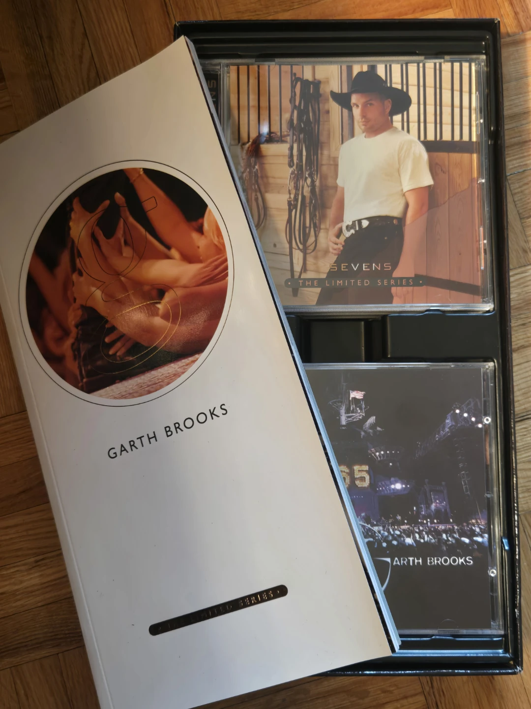 Garth Brooks Double Live Limited Series CD and DVD Box Set - photo 5