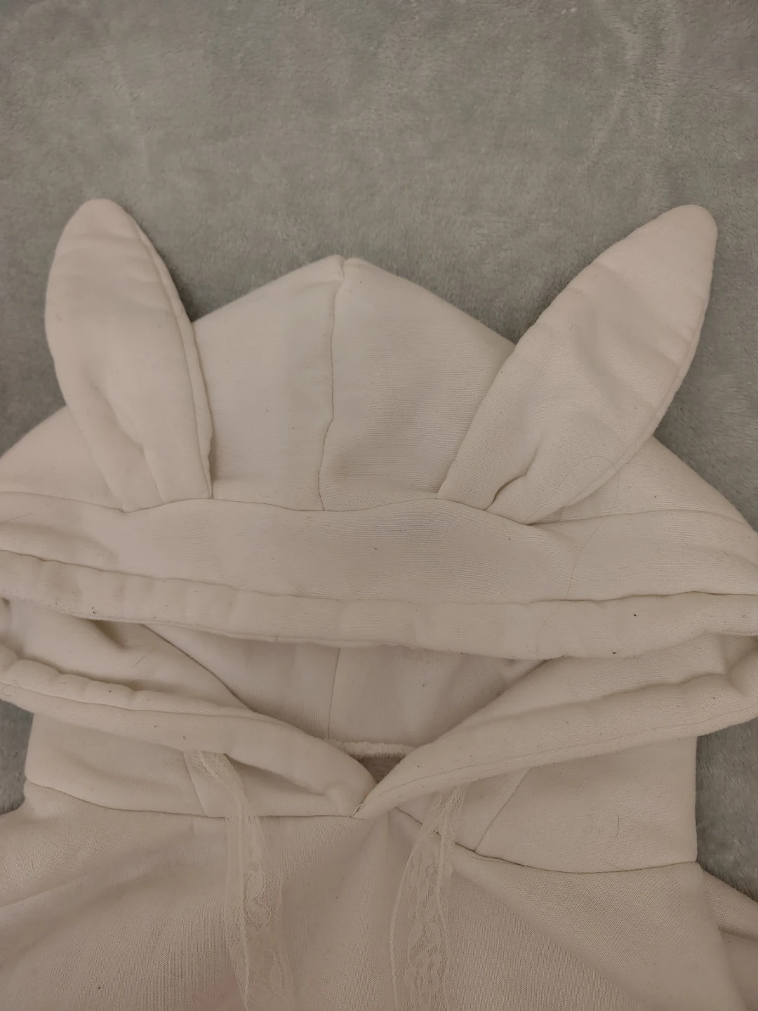 White Hoodie with Bunny Embroidery and Ears -S/M - photo 3