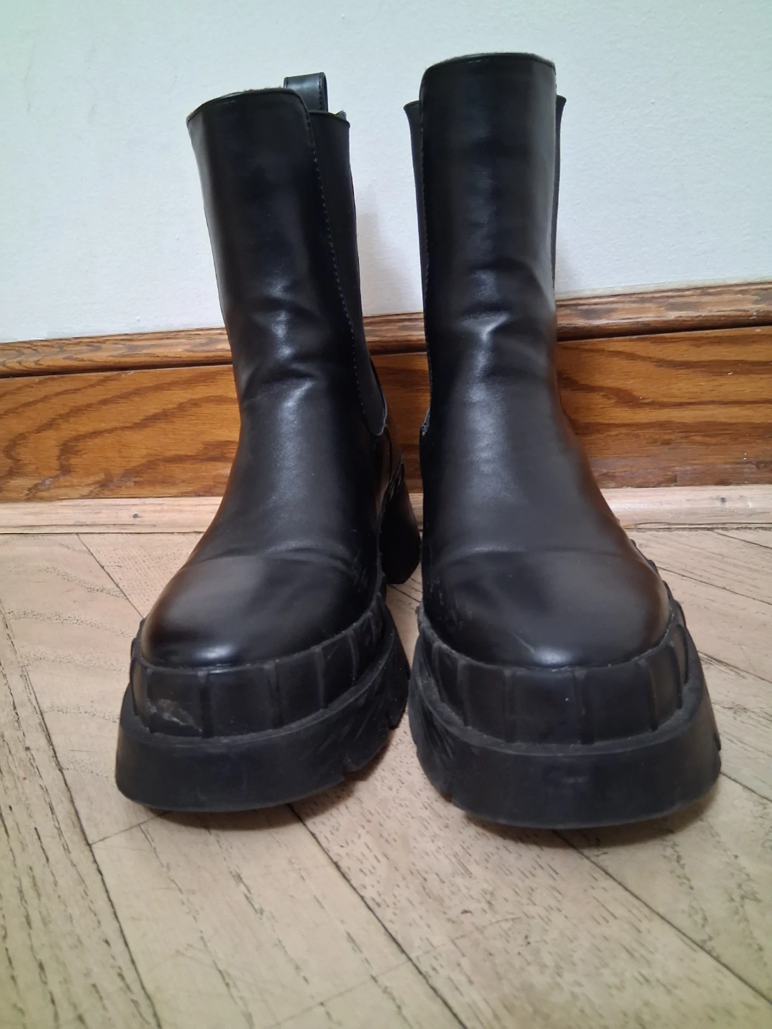 Steve Madden Black Leather Barclay Boots