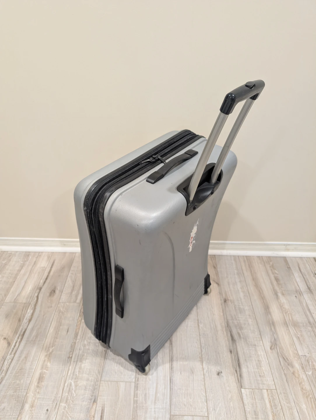 International Traveller Hard Shell Expandable Suitcase 🧡