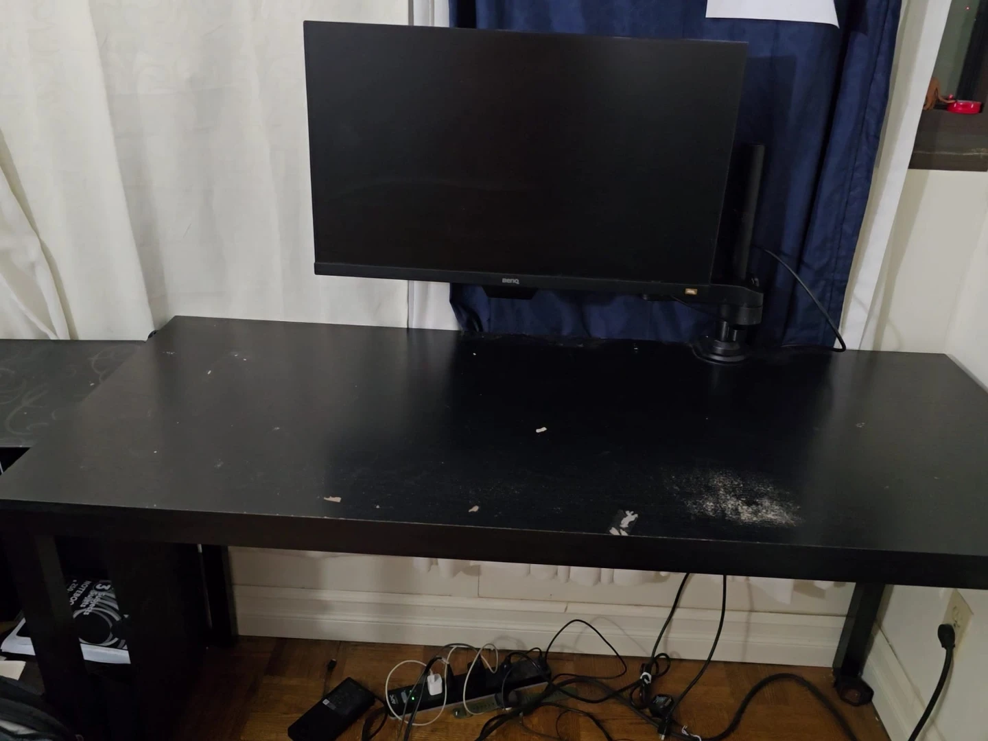 Black computer desk with Ben Q Monitor 27 inch