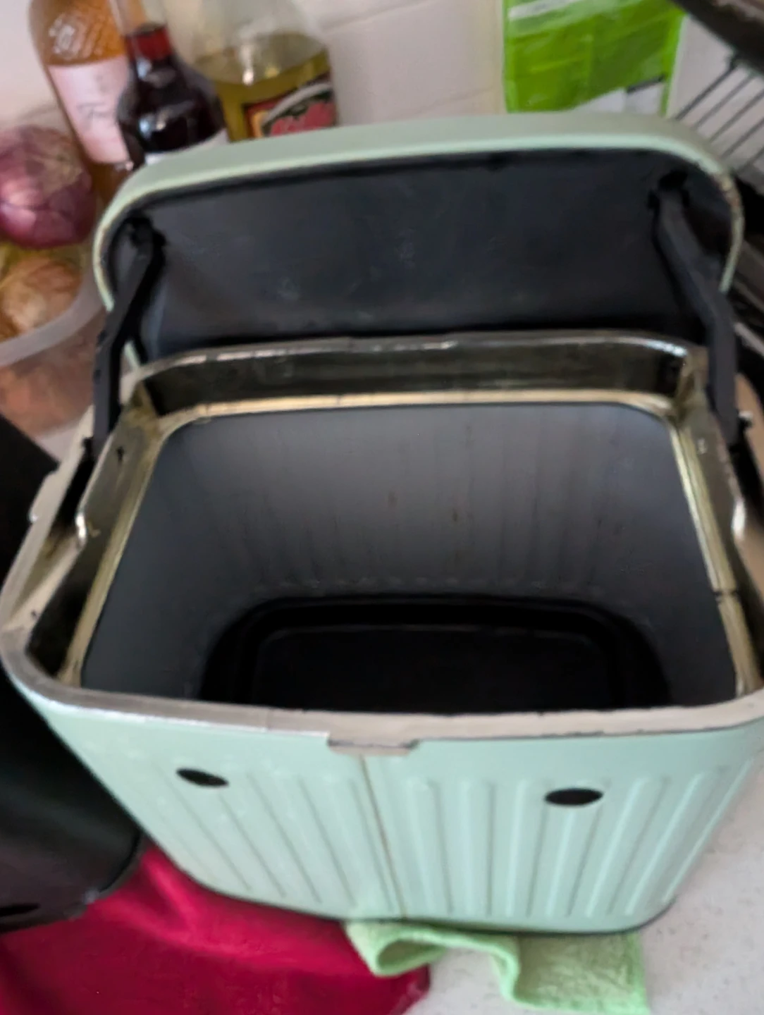 Retro Style Kitchen Bin