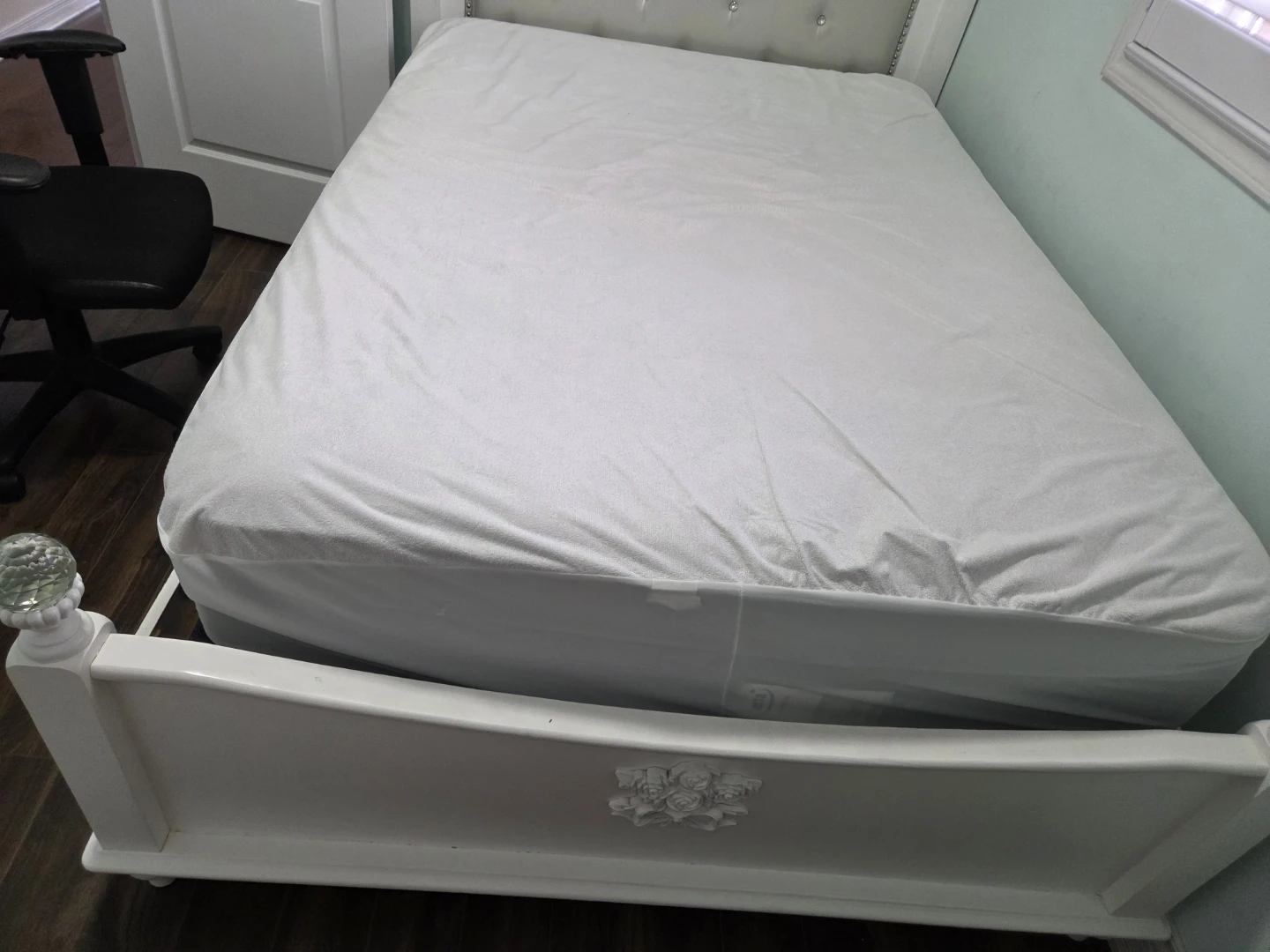 Serta Mattress with protector - photo 2