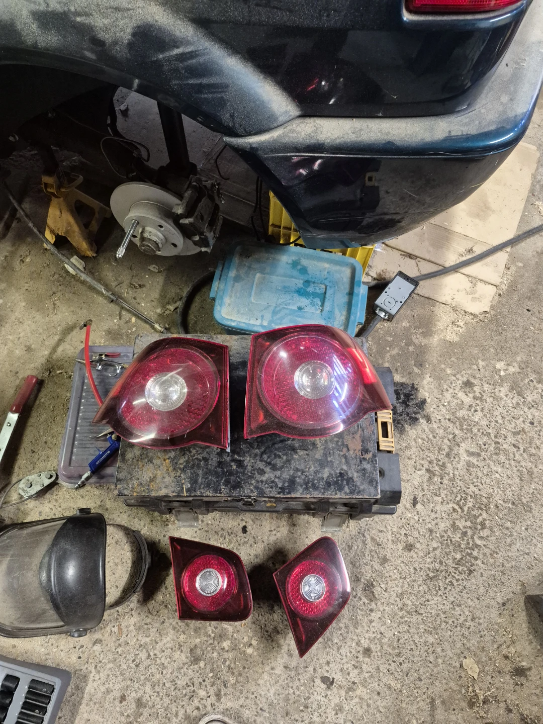 Mk5 Volkswagen Jetta Tail Lights (2006-2010)