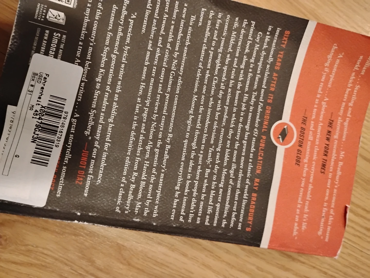 Fahrenheit 451 by Ray Bradbury - 60th Anniversary Edition 🥕 - photo 2
