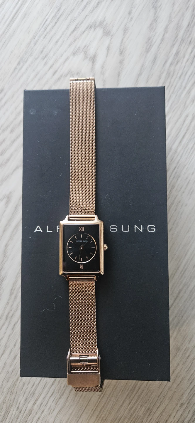 Alfred Sung Women's Rose Gold Mesh Watch