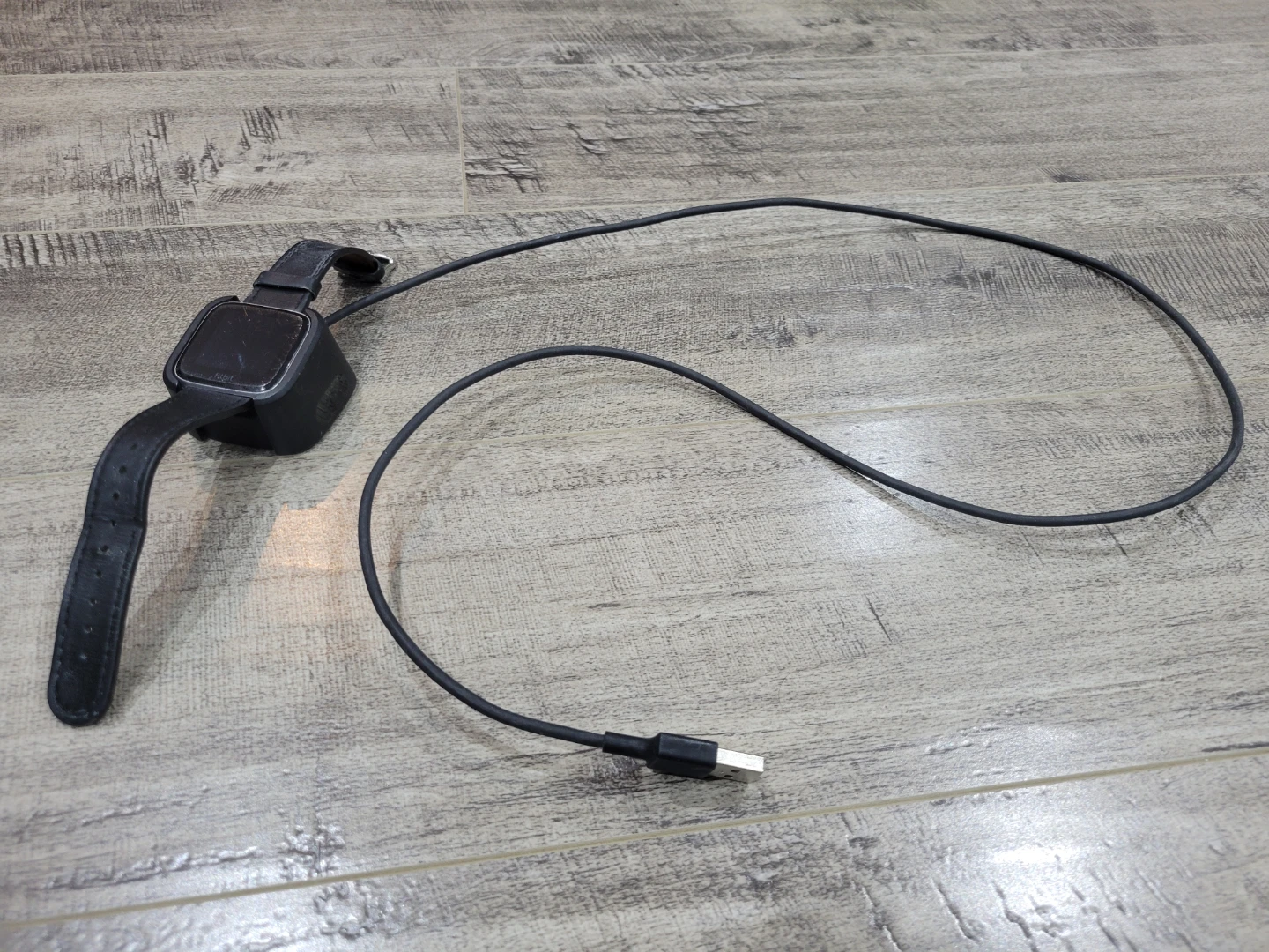 Fitbit Versa Smartwatch with Charger - photo 3
