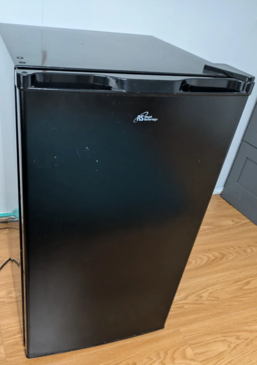 RS Design Compact Mini Fridge - photo 2