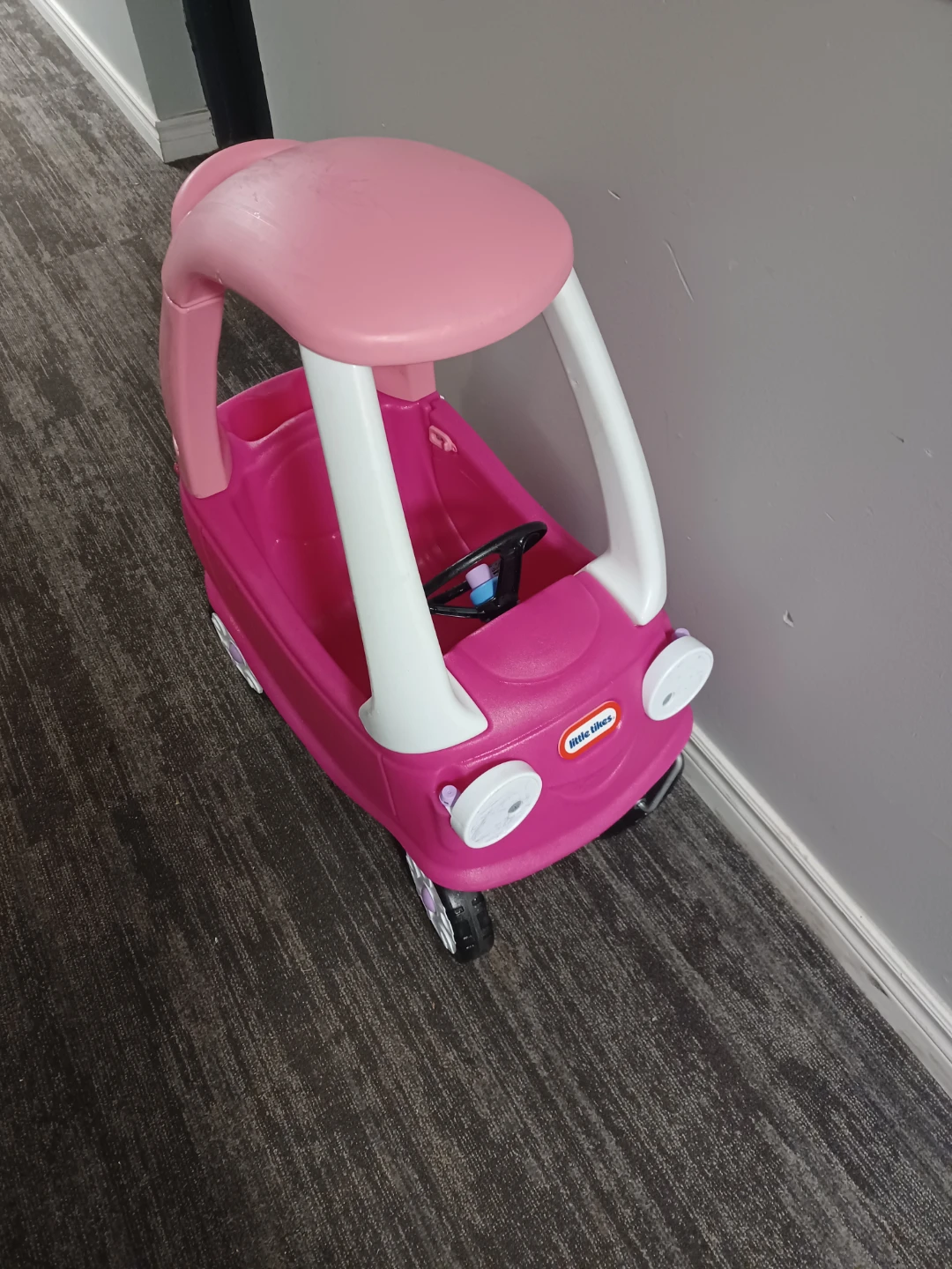 Little Tikes Pink Cozy Coupe Ride-On Toy Car - photo 3