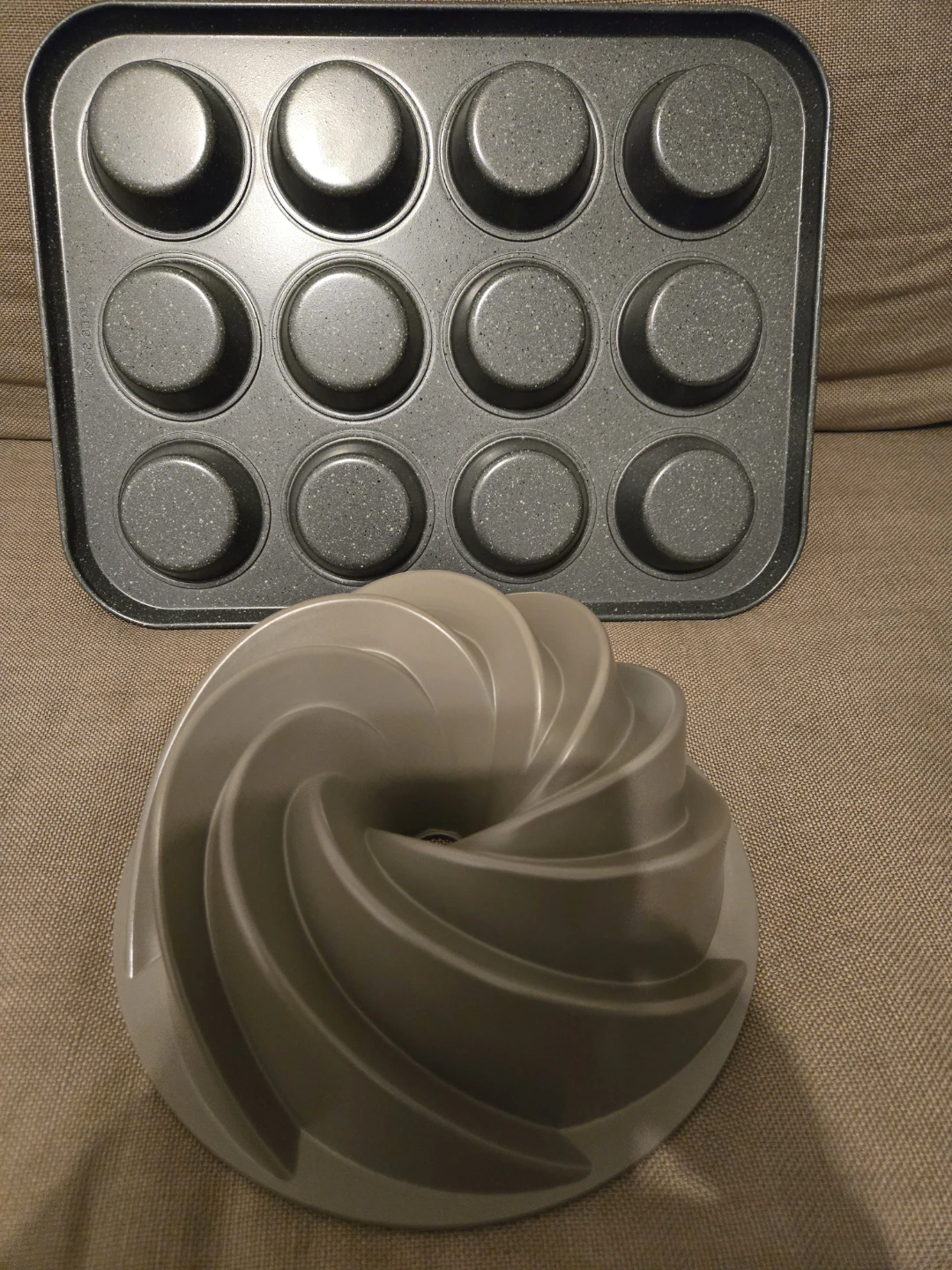 Nordic Ware Heritage Bundt Pan and 12-Cup Muffin Pan - photo 4