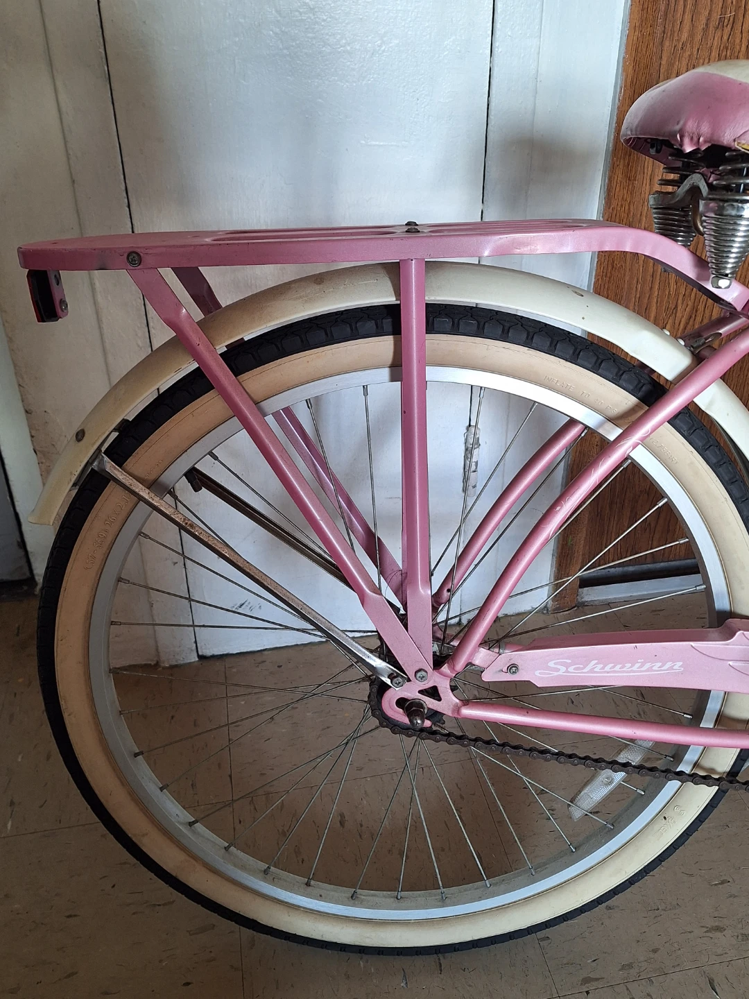 Schwinn Pink Cruiser Bicycle - photo 3