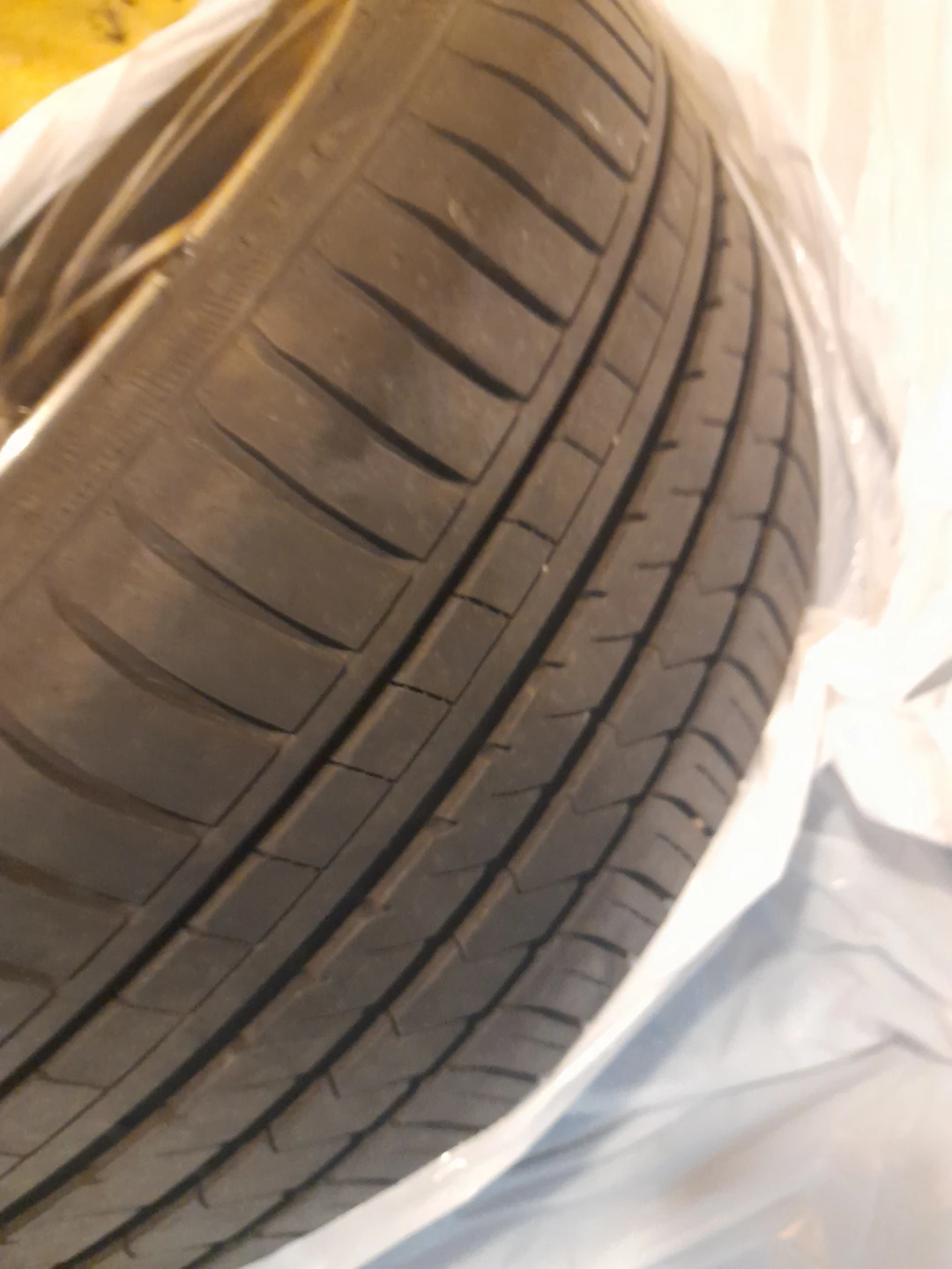 4 Honda tires, the rims are used but the tires are new - photo 2