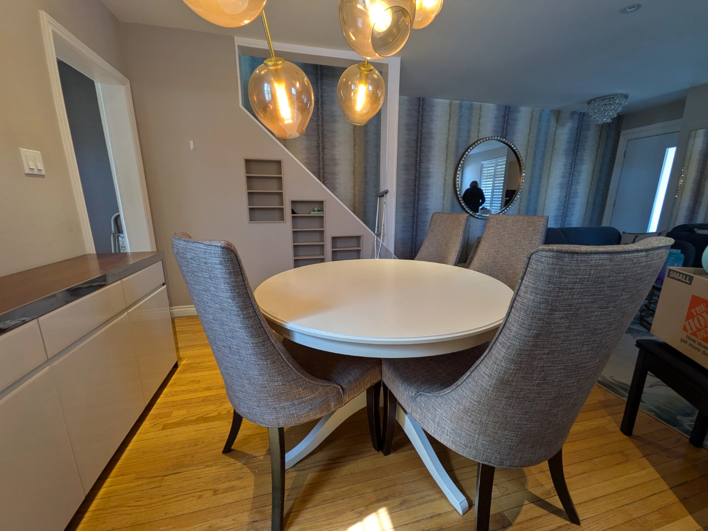 Round Dining Table - photo 2