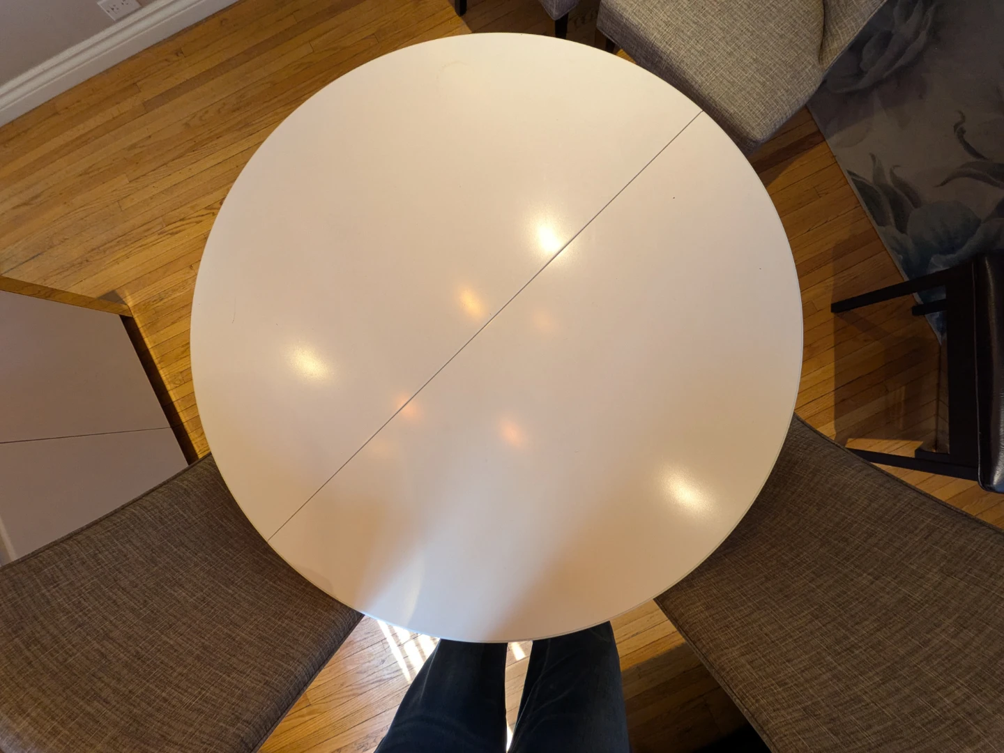 Round Dining Table - photo 3