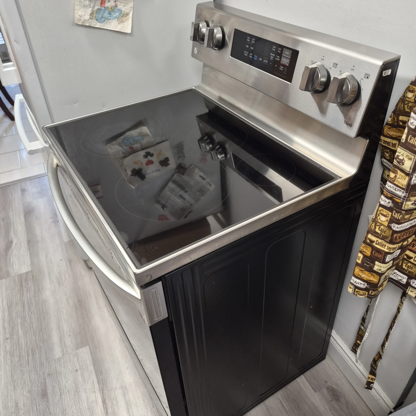 LG ThinQ Electric Range like new no damage