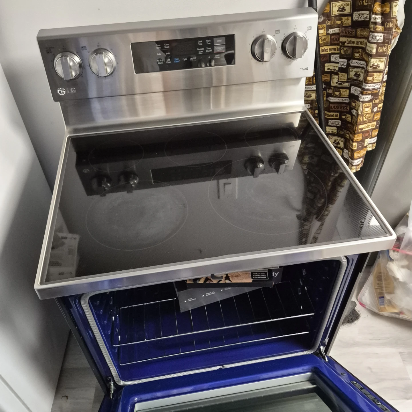 LG ThinQ Electric Range like new no damage - photo 2