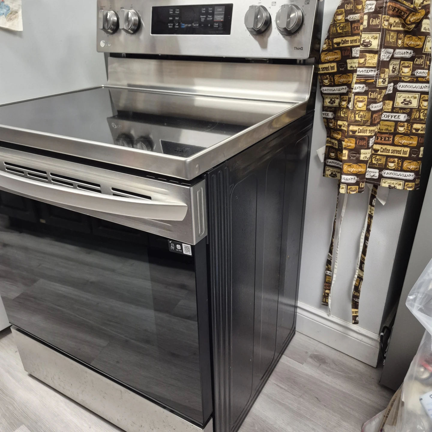 LG ThinQ Electric Range like new no damage - photo 4