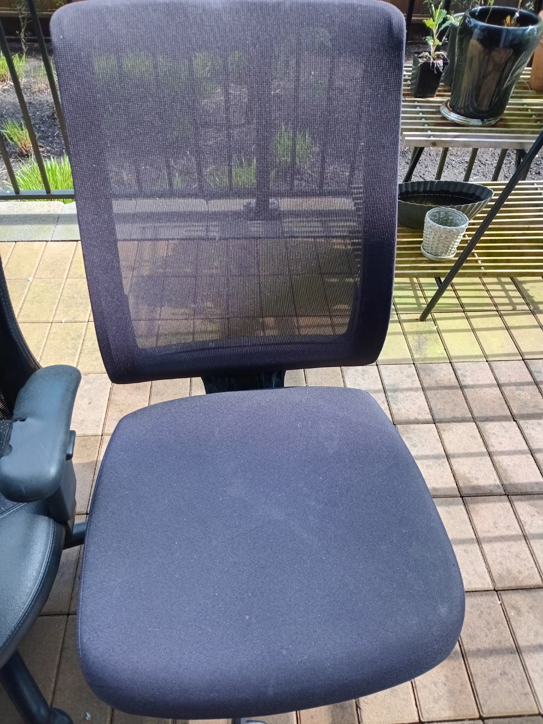 Black Mesh Office Chair - photo 2