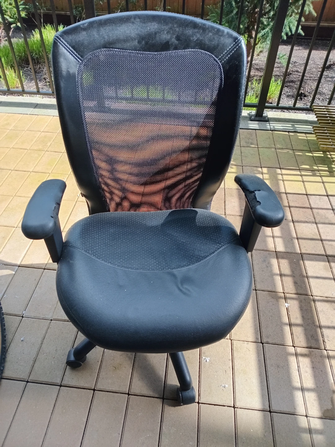 Black Mesh Office Chair - photo 3