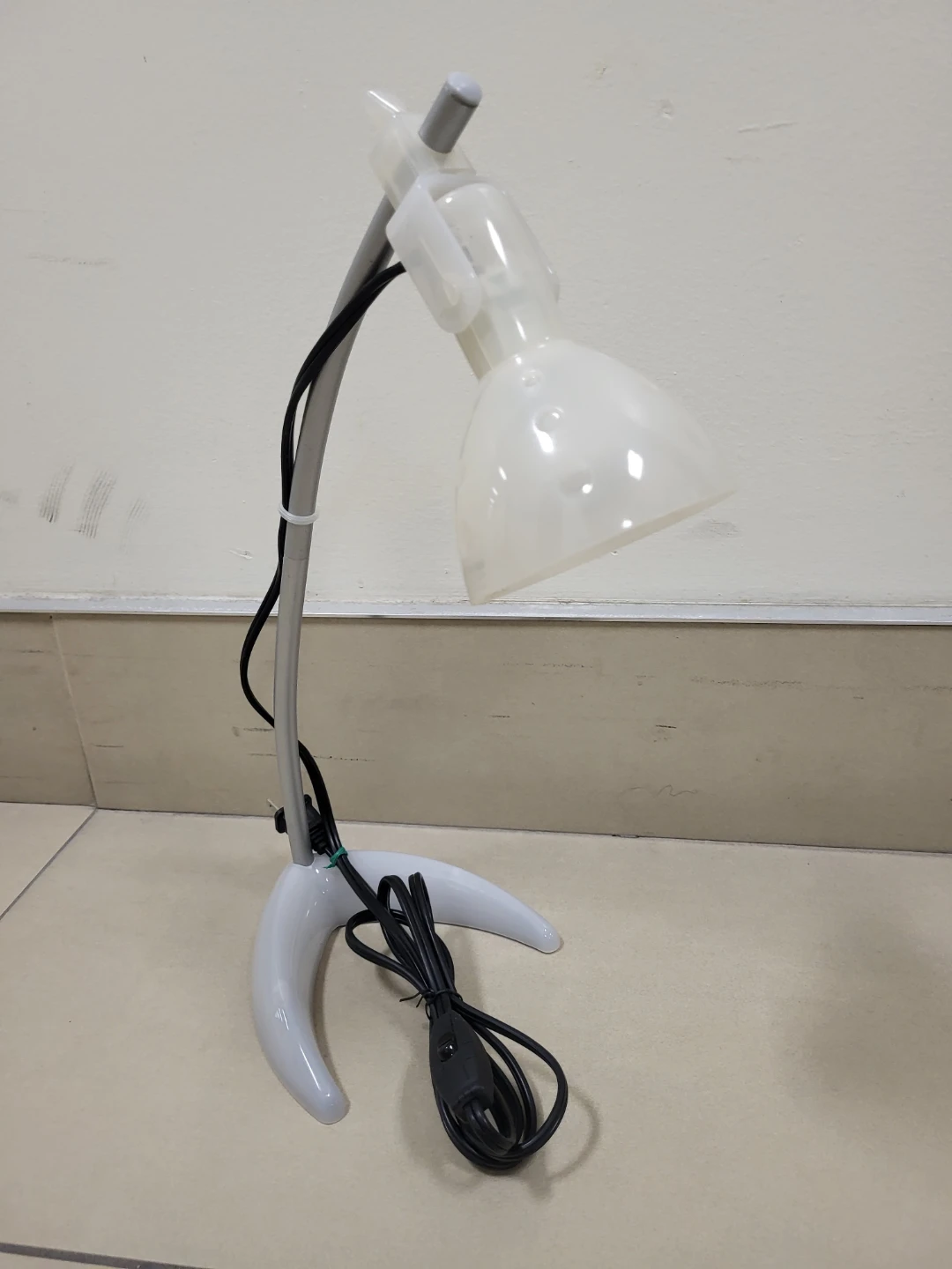 IKEA MÖRKER Minimalist Desk Lamp - Silver/White - photo 3